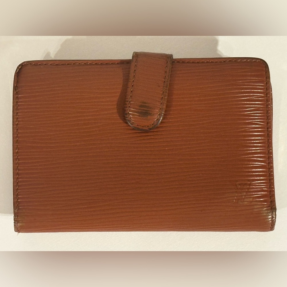 Louis Vuitton Pre-Owned
2003 Viennois Epi leather wallet.
